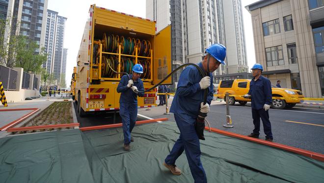 战神形态？今日快船官方赢球海报以莱昂纳德作封面